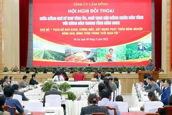 Bí thư Tỉnh ủy Lâm Đồng Trần Đức Quận phát biểu ý kiến tại Hội nghị.