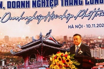 Chủ tịch Ủy ban nhân dân thành phố Hà Nội Trần Sỹ Thanh phát biểu tại Lễ tôn vinh.