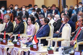 Thủ tướng Phạm Minh Chính và các trưởng đoàn tham dự Lễ khai mạc Hội nghị cấp cao ASEAN lần thứ 40 và 41. (Ảnh: Dương Giang/TTXVN)