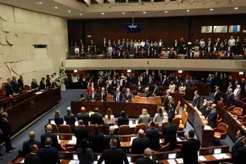 Các nghị sĩ Quốc hội Israel nhậm chức. (Nguồn: AP)
