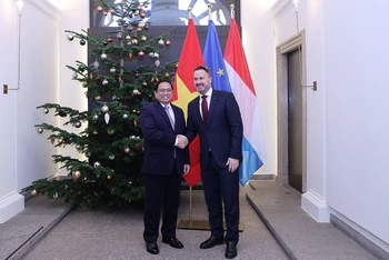 Thủ tướng Phạm Minh Chính cùng Đoàn đại biểu cấp cao Chính phủ Việt Nam đã đến thủ đô Luxembourg, bắt đầu chuyến thăm chính thức Đại Công quốc Luxembourg.