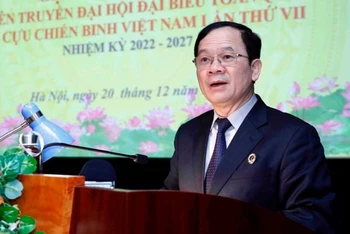 Phó Chủ tịch Hội Cựu chiến binh Việt Nam Khuất Việt Dũng phát biểu tại buổi họp báo.