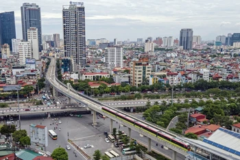Dự án tuyến đường sắt đô thị số 3 Nhổn-ga Hà Nội đã hoàn thành đoạn trên cao (Nhổn-Cầu Giấy), chuẩn bị đưa vào vận hành thương mại. (Ảnh Duy Linh)