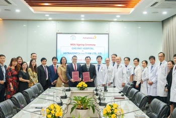 Kyket-AstraZeneca và Bệnh viện Chợ Rẫy tiếp tục ký kết Bản ghi nhớ hợp tác giai đoạn 2023-2025 (Ảnh: AstraZeneca cung cấp).