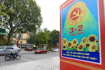 Pano cổ động kỷ niệm 93 năm Ngày thành lập Đảng Cộng sản Việt Nam. (Ảnh Hoàng Hiếu/TTXVN)