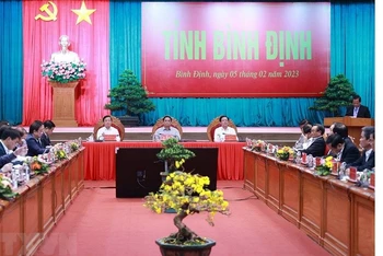 Thủ tướng Phạm Minh Chính làm việc với Ban Thường vụ Tỉnh ủy Bình Định. (Ảnh: Dương Giang/TTXVN)