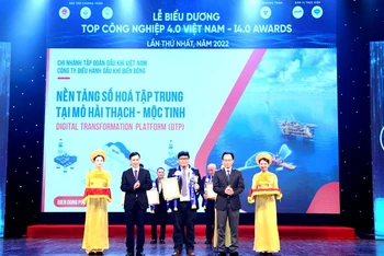Lễ trao giải thưởng “Top công nghiệp 4.0 Việt Nam - I4.0 Awards” lần thứ nhất, năm 2022.