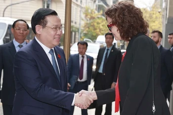 Chủ tịch Quốc hội Vương Đình Huệ đến dự Diễn đàn doanh nghiệp Việt Nam-Argentina. (Ảnh: DOÃN TẤN/TTXVN)