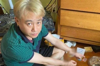Diễn viên hài Trần Hữu Tín thời điểm bị bắt vì “Tổ chức sử dụng trái phép chất ma túy”. (Ảnh: Công an cung cấp)