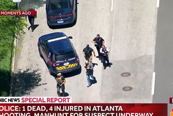 Cảnh sát Mỹ có mặt tại hiện trường vụ xả súng. (Nguồn: NBC News)