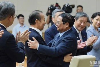 Thủ tướng Phạm Minh Chính đón Chủ tịch Liên minh Nghị sĩ hữu nghị Nhật Bản-Việt Nam Nikai Toshihiro.