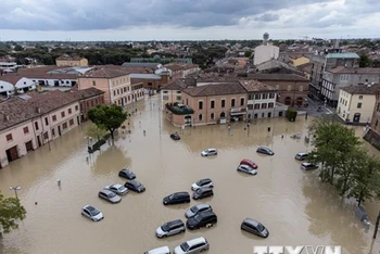 Cảnh ngập lụt sau những trận mưa lớn tại Lugo, Emilia-Romagna, Italy, ngày 18/5/2023. (Ảnh: AFP/TTXVN)