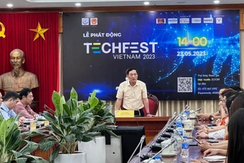 Thứ trưởng Khoa học và Công nghệ Trần Văn Tùng phát biểu tại buổi lễ.