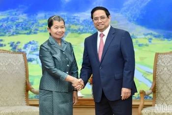 Thủ tướng Phạm Minh Chính đón Phó Thủ tướng, Bộ trưởng Bộ Quan hệ với Quốc hội-Thượng viện và Thanh tra Campuchia Men Sam An.
