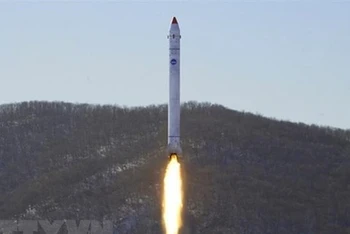 Cuộc thử nghiệm "ở giai đoạn cuối quan trọng" trong việc phát triển các vệ tinh do thám tại Cơ sở phóng vệ tinh Sohae ở Cholsan, tỉnh Bắc Pyongan, Triều Tiên, ngày 18/12/2022. (Ảnh: Yonhap/TTXVN)
