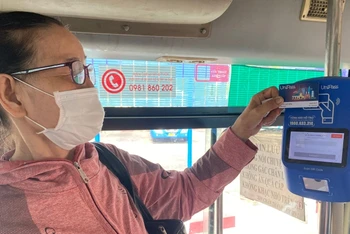 Hệ thống thẻ thanh toán vé xe buýt không dùng tiền mặt cài đặt trên các tuyến xe buýt tại Thành phố Hồ Chí Minh.