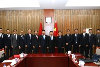 Bộ trưởng Công thương Nguyễn Hồng Diên hội đàm song phương với Tổng Cục trưởng Tổng cục Quản lý giám sát thị trường quốc gia Trung Quốc La Văn.