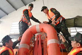Lực lượng vũ trang huyện Hải Hà chủ động phòng chống bão số 1. 