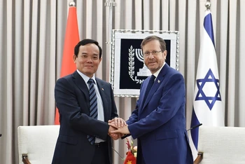 Phó Thủ tướng Trần Lưu Quang hội kiến Tổng thống Israel.