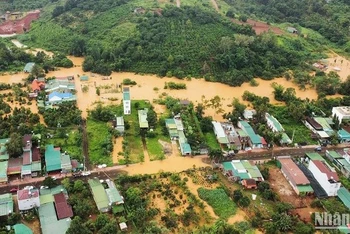 Nhiều khu vực ở thành phố Gia Nghĩa, tỉnh Đắk Nông bị ngập chìm trong nước lũ.