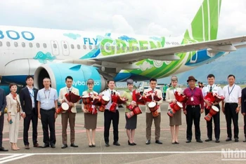Bamboo Airways chào đón hành khách trên chuyến bay thẳng Hà Nội-Lệ Giang (Trung Quốc) đầu tiên.