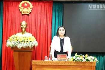 Phó Chủ tịch Ủy ban nhân dân tỉnh Đắk Lắk H’Yim Kdoh phát biểu tại cuộc họp.