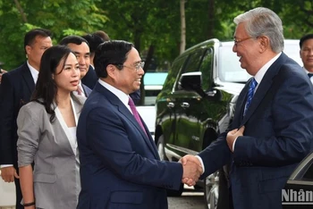 Thủ tướng Phạm Minh Chính đón Tổng thống Kazakhstan Kassym-Jomart Tokayev. 