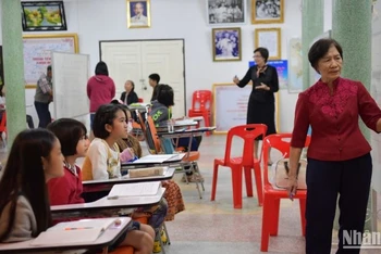 Một lớp học tiếng Việt ở chùa Khánh An, Udon Thani.