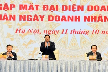 Thủ tướng Phạm Minh Chính cùng các Phó Thủ tướng Lê Minh Khái, Trần Lưu Quang dự buổi gặp mặt của Thường trực Chính phủ với đại diện doanh nhân Việt Nam.
