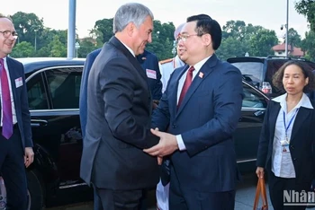Chủ tịch Quốc hội Vương Đình Huệ nồng nhiệt chào mừng Chủ tịch Duma Quốc gia Quốc hội Liên bang Nga Vyacheslav Viktorovich Volodin thăm chính thức Việt Nam.