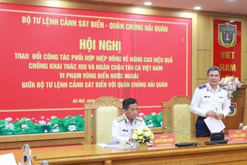 Thiếu tướng Lê Đình Cường, Phó Tư lệnh-Tham mưu trưởng Cảnh sát biển Việt Nam phát biểu tại hội nghị. 
