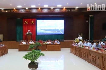 Chủ tịch Ủy ban Nhân dân tỉnh Đắk Lắk Phạm Ngọc Nghị phát biểu tại hội nghị đối thoại.