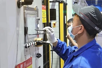 Nhà máy sản xuất công nghệ tế bào quang điện Jinko Solar 2 tại khu công nghiệp Sông Khoai, thị xã Quảng Yên. (Ảnh: QUANG THỌ)