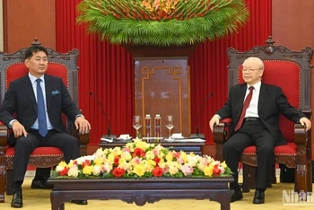 Tổng Bí thư Nguyễn Phú Trọng và Tổng thống Mông Cổ Ukhnaagiin Khurelsukh tại buổi tiếp.