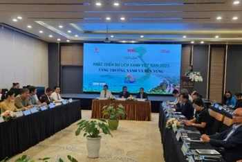 Các đại biểu tham dự Diễn đàn Phát triển Du lịch xanh Việt Nam 2023.
