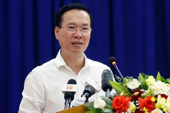 Chủ tịch nước Võ Văn Thưởng tiếp xúc cử tri huyện Hòa Vang. (Ảnh: Thống Nhất/TTXVN)