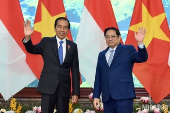 Thủ tướng Phạm Minh Chính đón Tổng thống Indonesia Joko Widodo.