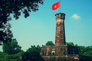 Thủ đô Hà Nội đang phát triển mạnh mẽ nhưng vẫn giữ được nét đẹp cổ kính.