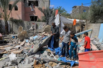 Những ngôi nhà bị phá hủy do cuộc xung đột Hamas-Israel tại thành phố Rafah, Dải Gaza, ngày 7/5/2024. (Ảnh: THX/TTXVN)