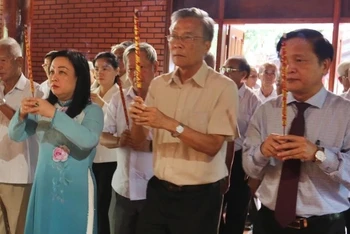 Lãnh đạo, nguyên lãnh đạo tỉnh Phú Yên dâng hương kỷ niệm 134 năm Ngày sinh Chủ tịch Hồ Chí Minh (19/5/1890-19/5/2024) tại Khu di tích lịch sử Nhà thờ Bác Hồ.