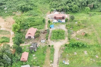 Hiện trạng các công trình xây dựng trái phép trên đất nông nghiệp tại khu vực Đồng Bản, xã Xuân Liên (huyện Nghi Xuân).