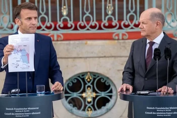 Tổng thống Pháp Emmanuel Macron (trái) và Thủ tướng Đức Olaf Scholz. (Nguồn: dpa)