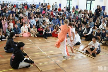 Dự án giao lưu văn hóa quốc tế “Tuần lễ Việt Nam tại Nantes” thu hút sự quan tâm của đông đảo công chúng Pháp và bạn bè quốc tế.