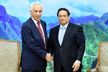 Thủ tướng Phạm Minh Chính đón Quốc vụ khanh Bộ Ngoại giao Nhà nước Qatar Soltan Bin Saad Al-Muraikhi.