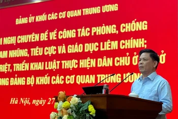 Đồng chí Nguyễn Văn Thể, Ủy viên Trung ương Đảng, Bí thư Đảng ủy Khối phát biểu kết luận Hội nghị.