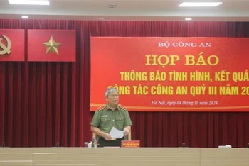 Thiếu tướng Hoàng Anh Tuyên, Người phát ngôn Bộ Công an chủ trì họp báo.