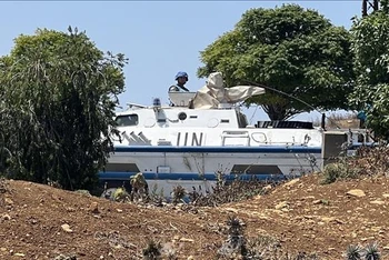 Lực lượng lâm thời của Liên hợp quốc tại Liban (UNIFIL) tuần tra tại biên giới Liban-Israel ở Marjayoun. (Ảnh: THX/TTXVN)