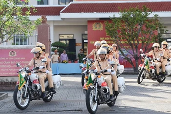 Lực lượng Cảnh sát giao thông Công an tỉnh Quảng Nam ra quân kiểm tra, xử lý nghiêm các hành vi vi phạm về hoạt động vận tải đường bộ 
