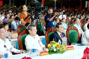 Phó Chủ tịch Quốc hội Nguyễn Đức Hải cùng các đồng chí lãnh đạo, nguyên lãnh đạo tỉnh Quảng Nam dự lễ kỷ niệm