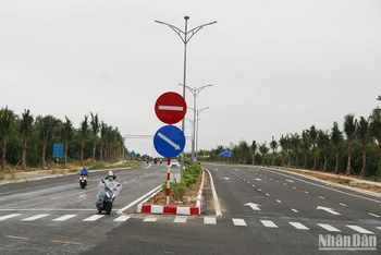 Tuyến đường Võ Chí Công nối dài từ Hội An đến Núi Thành vừa thi công vừa khai thác tiềm ẩn nguy cơ mất an toàn giao thông.